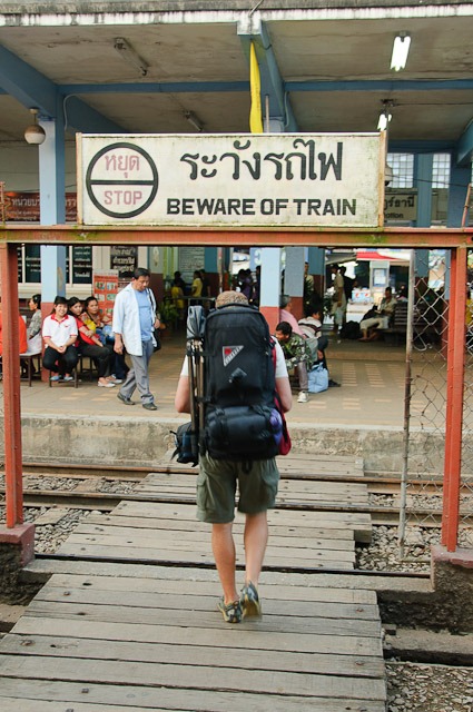 [2011_04_11 D116 Surat Thani to Bangkok 018[8].jpg]