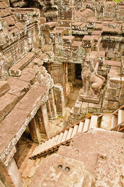 [2011_04_25-D130-Angkor-Wat--Angkor-T[70].jpg]