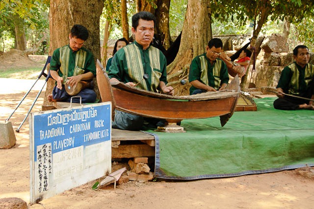 [2011_04_27 D132 Angkor Le Grand Circut 122[1].jpg]
