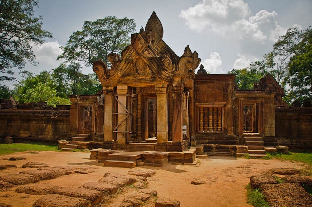 [2011_04_27 D132 Angkor Le Grand Circut 098-1[1].jpg]