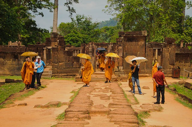 [2011_04_27 D132 Angkor Le Grand Circut 103[1].jpg]