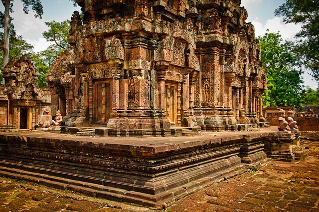 [2011_04_27 D132 Angkor Le Grand Circut 116[1].jpg]