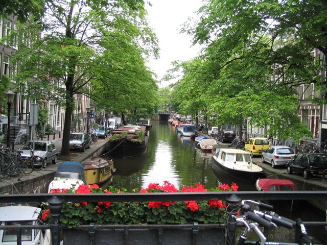 [amsterdam[2].jpg]