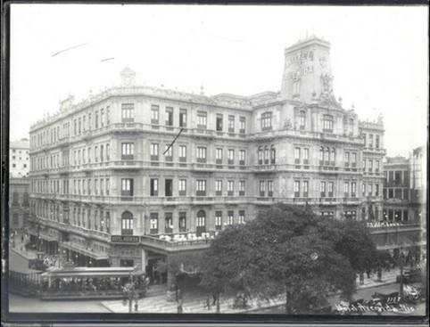 [Hotel Avenida, em cujo térreo situava-se a famosa Galeria Cruzeiro, com o terminal de bondes para a zona sul da cidade ( hoje Edifício Avenda Central)[2].jpg]