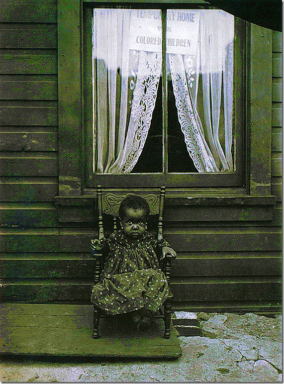 Lewis W. Hine -  Little orphan, Washington DC, 1906