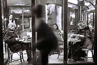 [Ernesto Sabato_segunda_esposa, Elvira Rodriguez Fraga, cafe Old Navy, Paris 1991[9].jpg]