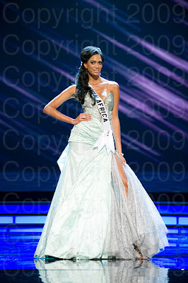 africa do sul1 Miss Universo 2009: Inspirações para vestidos de madrinha e noiva