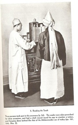 376px-kaifeng_jews_reading_the_torah-tm