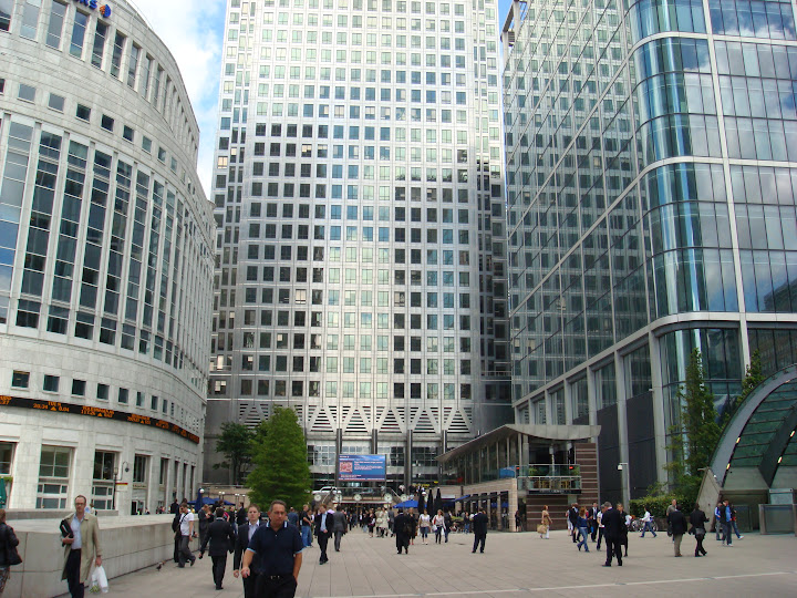 http://lh5.ggpht.com/_4spmn9e9OU4/RqkX2TYWKUI/AAAAAAAAABI/eVG8R9WQSik/s720/Reuters%20Plaza%20-%20Horizontal.JPG