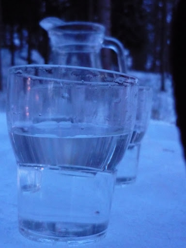 On fait plus sobre... Un verre deau glacée sur la terrasse?