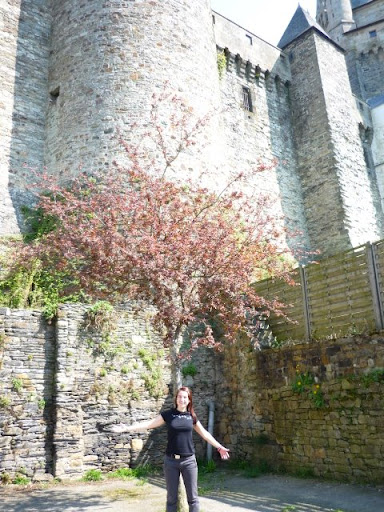 Arrival in my new town, Vitré (a medieval city with a castel - [you have to come Kari])