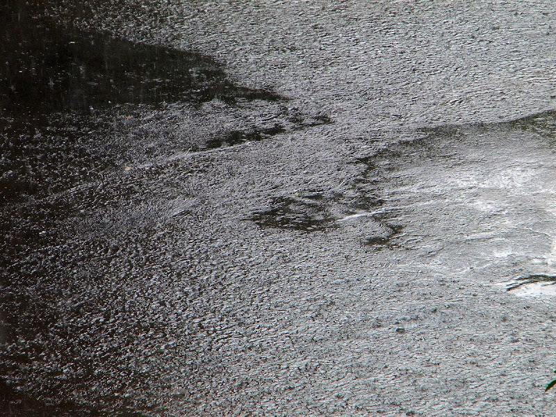 Я ничего не выдумала - вода иногда течет с неба