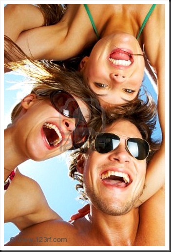 1526563-three-best-friends-having-a-laugh-on-the-beach