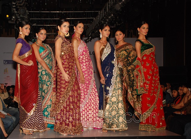 [Neerus-Bridal-Collection-Banglore-Fashion-week-2010[3].jpg]
