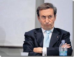 GIANFRANCO FINI ARRABBIATO GIANFRANCO FINI ARRABBIATO
