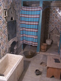 [234 - Túnez, la medina. El hamman o baño típico del Dar Ben Abdallah.[5].jpg]