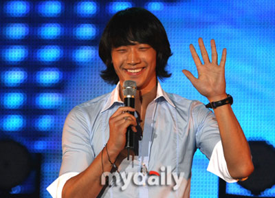 วงบอยแบนด์ 5 คน ในสังกัดของ Rain จะเปิดตัวในเดือนตุลาคม
