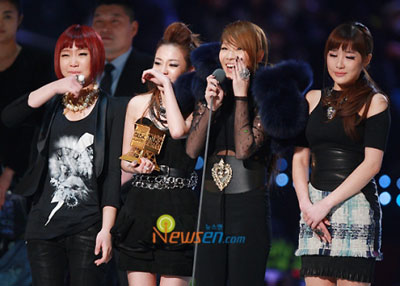 Mnet เลือก 2NE1 เป็นศิลปินยอดเยี่ยมแห่งปี