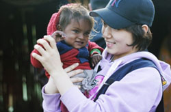 Park Shin Hye ส่งต่อความรักไปยังเด็ก ๆ ในเนปาล