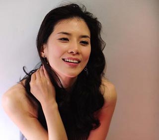 Lee Bo Young รับบทลูกสาวประธานาธิบดีในเรื่อง Athena