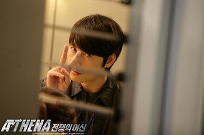 ภาพเบื้องหลังน่ารัก ๆ ของเหล่านักแสดงใน Athena