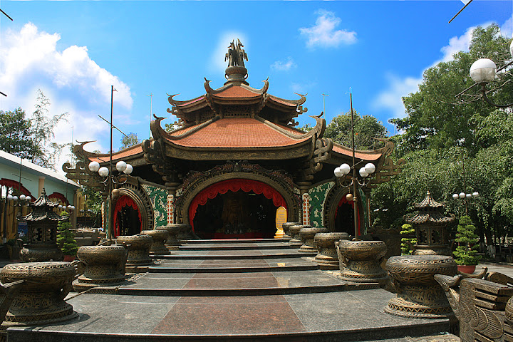 Đền thờ Vua Hùng (Suối Tiên)