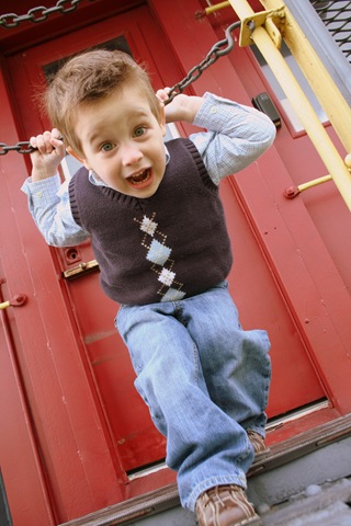 [Brodys3rdBirthdayPictsTrains-10[2].jpg]