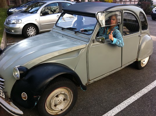 Photo de la 2 CV avec Robin.JPG