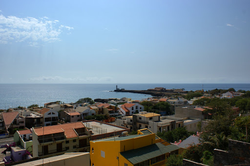 Cidade da Praia com o Farol dona Maria Pia ao Fundo
