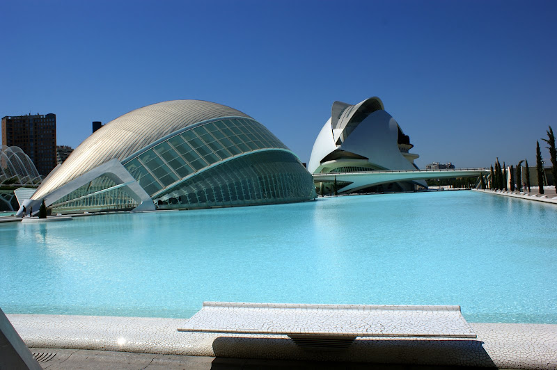L' Hemisféric, e palacio das artes ao fundo