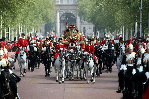 [The Queen's coach makes its way down the Mall by Dan Kitwood[4].jpg]