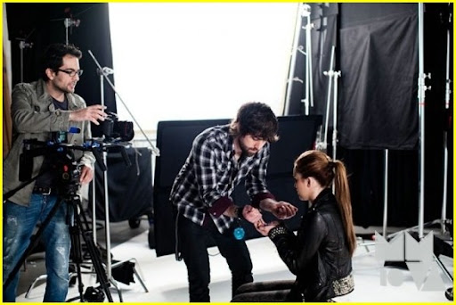 miley-cyrus-mmva-promos-01.jpg
