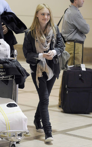 Dakota fanning waves and smiles for the camera at LAX airport, California.<P>Pictured: Dakota fanning<B>Ref: SPL152839  250110  </B><BR/>Picture by: Benassi / Splash News<BR/></P><P><B>Splash News and Pictures</B><BR/>Los Angeles:	310-821-2666<BR/>New York:	212-619-2666<BR/>London:	870-934-2666<BR/>photodesk@splashnews.com<BR/></P>” width=”320″ height=”512″ class=”pie-img”/></p>
</div>
<div class=