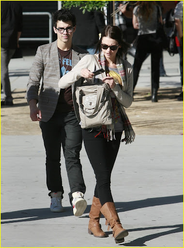02-07-10 Los Feliz, CAEXCLUSIVE: Joe Jonas dons the nerd look and it works like a charm! Jonas hooked up with some pals in Los Feliz and walked off with a brunette. Jonas also wore a Saints logo on his shirt and it looks like that worked too as Saints won Superbowl! Don't mess with the Joanai!!!Exclusive Pix by LA/Flynet ©2009818-307-4813 Nicolas