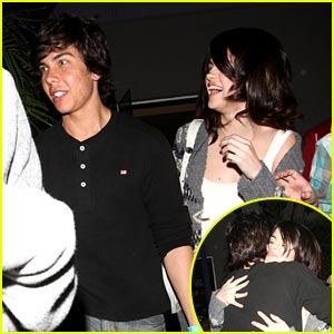selena-gomez-cameron-quiseng-bowling.jpg