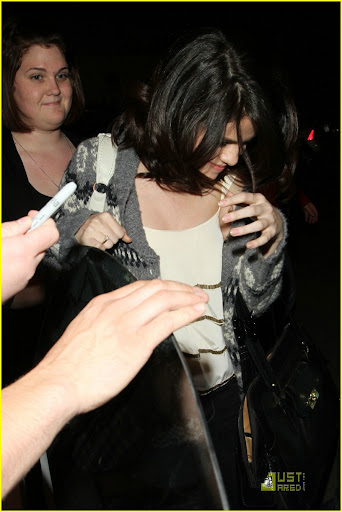 38674, LOS ANGELES, CALIFORNIA - Tuesday March 16 2010. Selena Gomez says goodbye to her rumoured new boyfriend Cameron Quiseng as they leave Pinz bowling alley in LA. Cameron, who is in a band called Allstar Weekend, and Disney starlet Selena have been spending quite a bit of time together recently. According to Selena's Twitter account, she beat Cameron at the ten pin bowling - go girl!! Photograph: © Hellmuth Dominguez, PacificCoastNews.com **FEE MUST BE AGREED PRIOR TO USAGE** **E-TABLET/IPAD & MOBILE PHONE APP PUBLISHING REQUIRES ADDITIONAL FEES** UK OFFICE:+44 131 557 7760/7761 US OFFICE:1 310 261 9676