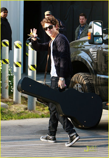 !! PLEASE CREDIT ALL USAGE TO "LIMELIGHTPICS.US" !!
** MUST CALL BEFORE USE! ©LIMELIGHTPICS.US **
Nick Jonas seen arriving to Showbiz Studios in Hollywood.~Exclusive!~
LOS ANGELES, CA 040210 ©LIMELIGHT PICTURES
!! PLEASE CREDIT ALL USAGE TO "LIMELIGHTPICS.US" !!