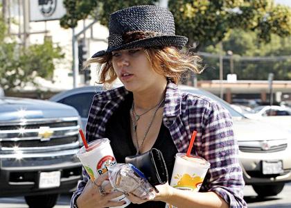 miley-cyrus-robeks-roll.jpg