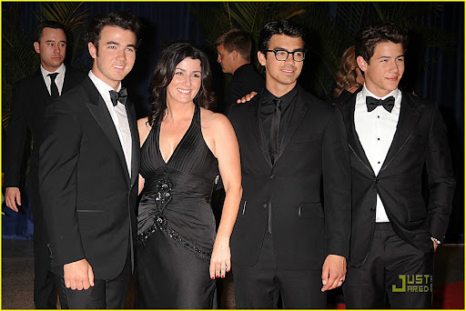 jonas-brothers-white-house-correspondent-dinner-07.jpg