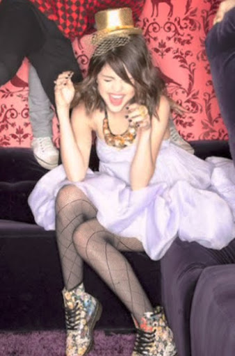 selenaround hsm4 Selena Gómez “Round and Round”