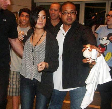 demi-brasil-arrival-2.jpg