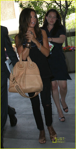 ashley-tisdale-aliens-clip-05.jpg