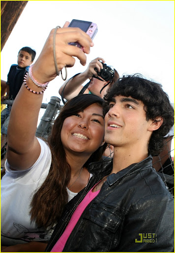 jonas-brothers-ponyo-premiere-13.jpg