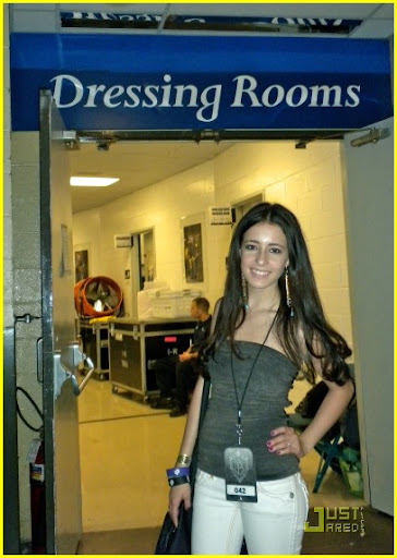 tiffany-giardina-jonas-brothers-izod-center-08.jpg