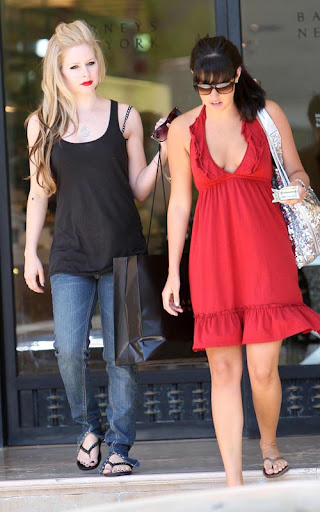 07-18-09 Beverly Hills, CAExclusive: Singer Avril Lavigne looking a little heavy (maybe she's pregnant) while shopping with a friend at Barneys New York in Beverly Hills, CA...Exclusive Pix by Flynet ©2009818-307-4813  Nicolas310-869-0177  Scott