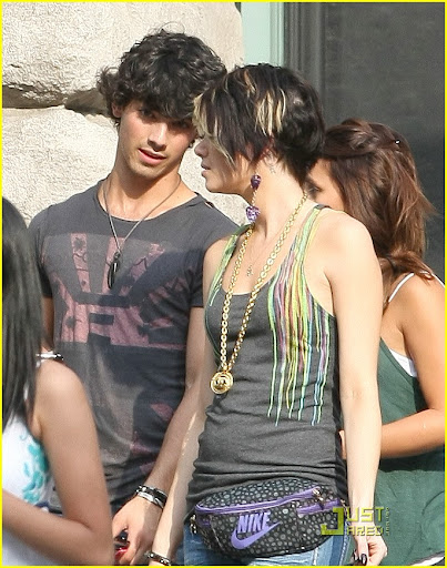 joe-jonas-soho-stud-03.jpg