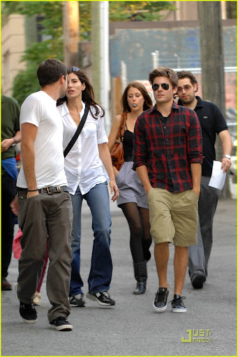 zac-efron-amanda-crew-04.jpg