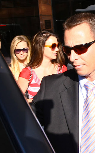 07-26-09 Berlin, Germany Britney Spears is seen leaving the Hyatt hotel at the Potsdamer Platz in Berlin. NON-EXCLUSIVE PIX by Flynet ©2009 818-307-4813 Nicolas