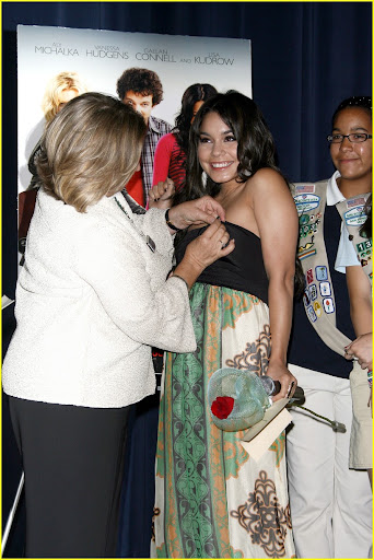 vanessa-hudgens-girl-scout-05.jpg