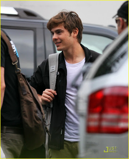 zac-efron-csc-set-01.jpg